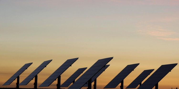 Küresel güneş enerjisi kurulumları yılın ilk yarısında yüzde 64 arttı