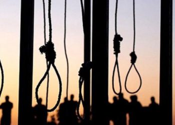 Hindistanda ten rengi yüzünden eşini yakarak öldüren adama idam cezası