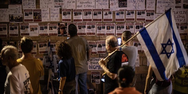 İsrailli esirlerin aileleri, Gazze'deki yakınları için bu gecenin son gece olmasından korkuyor