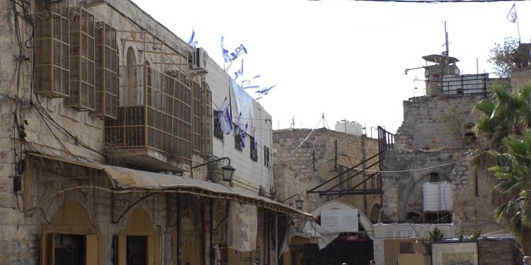 Yasa dışı yerleşimci İsrailliler, Batı Şeria'da bir Filistinlinin evini gasbetti