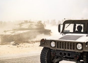 İsrail askeri araçları, Gazze'nin kuzeybatısındaki yeni bölgelerde ilerliyor