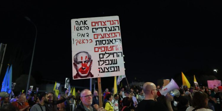 İsrailli esir aileleri, katil Netanyahu'dan ateşkes anlaşması için heyet görevlendirmesini istedi