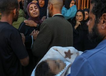 Katil İsrail 7 aylık bebeği annesinin kucağında öldürdü