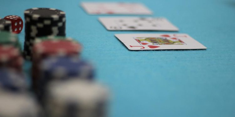 Gemide kumar oynayan adam, borcu ödememek için gemiden atladı