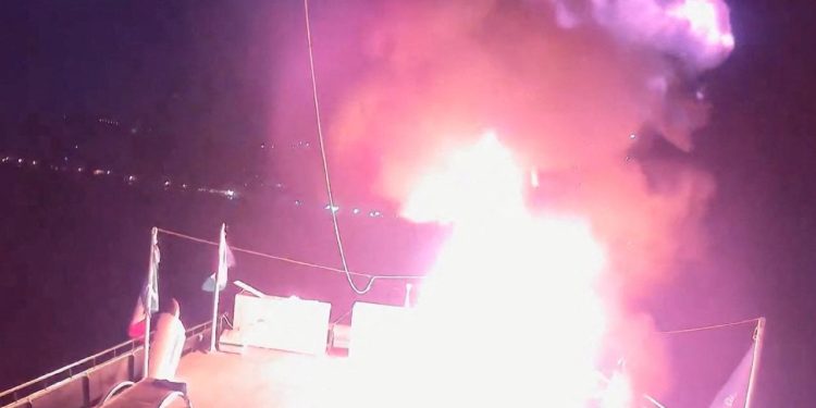 Küresel Kararlılık Filosu'na uluslararası sularda saldırı