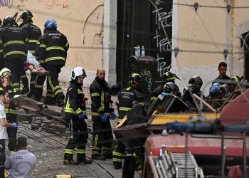 Portekiz'de tramvayın raydan çıktığı kazada 15 kişi öldü, 18 kişi yaralandı