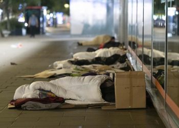 İngilterede açlık krizi: 14 milyon kişi gıdaya ulaşamıyor