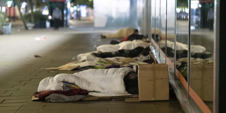 İngilterede açlık krizi: 14 milyon kişi gıdaya ulaşamıyor