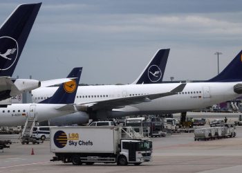 Alman hava yolu şirketi Lufthansa 2030'a kadar 4 bin kişiyi işten çıkaracak