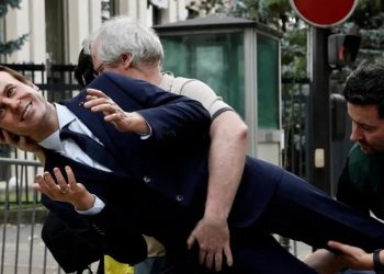 Fransa, Macron karşıtı eylemlerle güne başladı