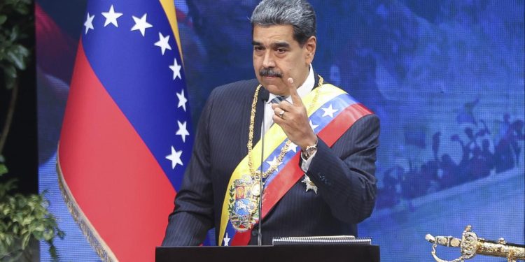 Maduro: Venezuela saldırıya uğrarsa silahlı mücadele aşamasına geçer