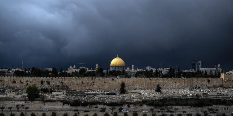 Kudüs Valiliği: İsrail İslami eserleri tahrip ediyor