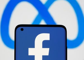 Mark Zuckerberg, Facebook'a dava açtı