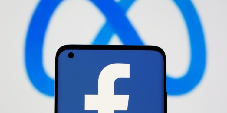 Mark Zuckerberg, Facebook'a dava açtı