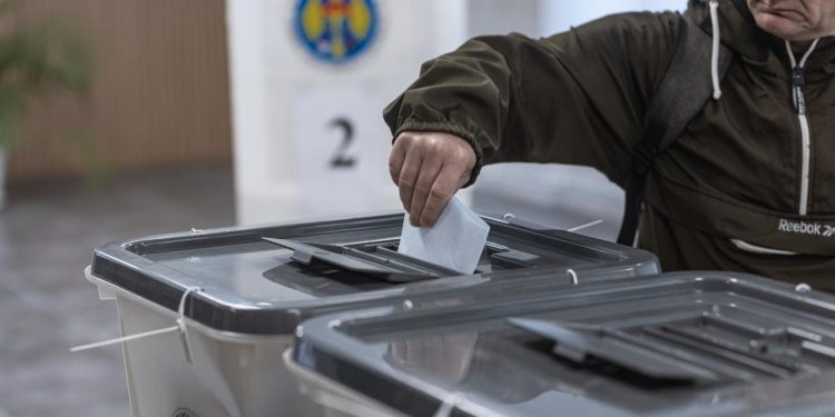 Moldova'da 3 parti ve 2 blok parlamentoya girdi