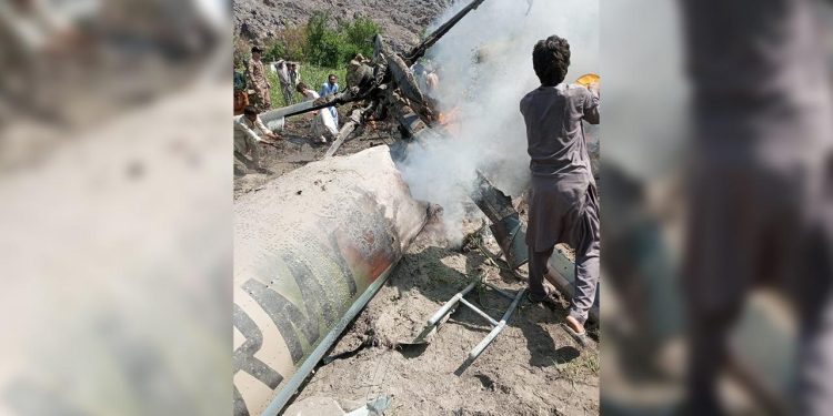 Pakistan'da helikopterin düşmesi sonucu 5 kişi hayatını kaybetti