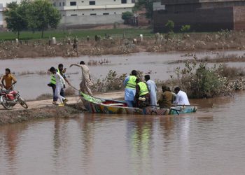 Pakistan'ın Pencap eyaletinde seller nedeniyle yaklaşık 300 bin kişi tahliye edildi