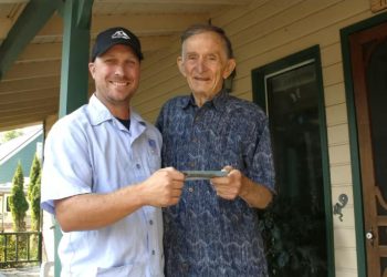 1953 yılında gönderilen bir kartpostal 72 yıl sonra sahibine ulaştı