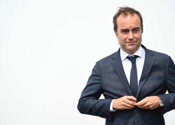 Fransa'da Lecornu Başbakan olarak atandı