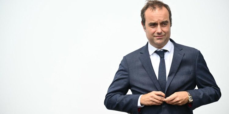 Fransa'da Lecornu Başbakan olarak atandı