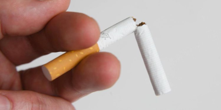 İspanya'da çocukları sigara içen ebeveynlere 100 euroya kadar ceza verilecek