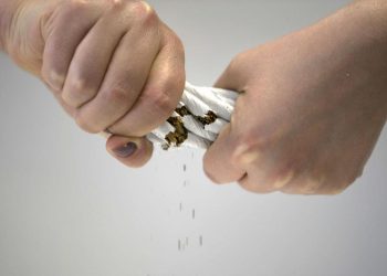 Fransa'da 6 ay sonra nikotin poşetleri yasaklanacak