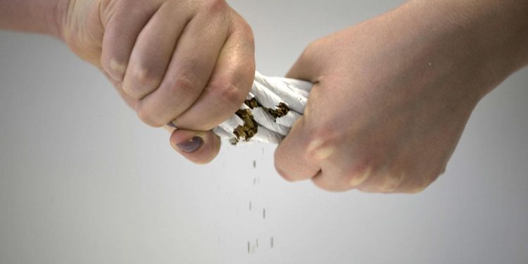 Fransa'da 6 ay sonra nikotin poşetleri yasaklanacak