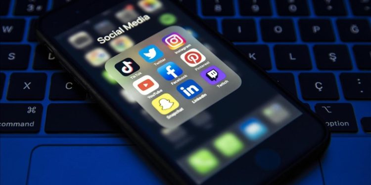 Avustralya, 16 yaş altı için sosyal medya yasağında tüm kullanıcılardan yaş doğrulaması istemeyecek