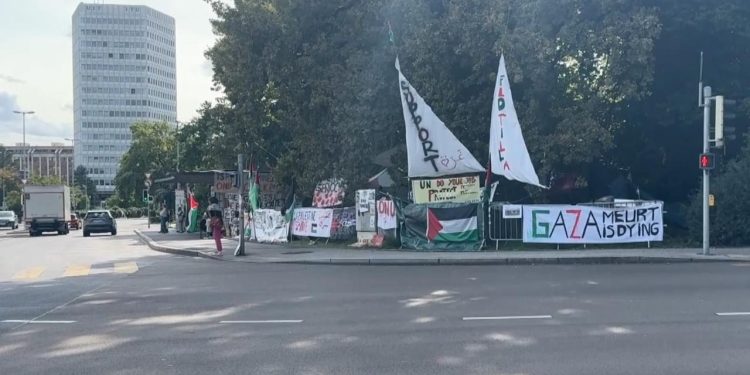 BM önünde çadır eylemi yapan Filistin destekçileri, Küresel Kararlılık Filosu'na koruma talep ediyor