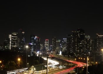 Yemen'den fırlatılan füze nedeniyle İsrail'in birçok bölgesinde alarmlar çaldı