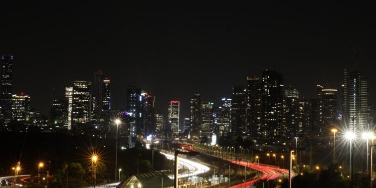 Yemen'den fırlatılan füze nedeniyle İsrail'in birçok bölgesinde alarmlar çaldı