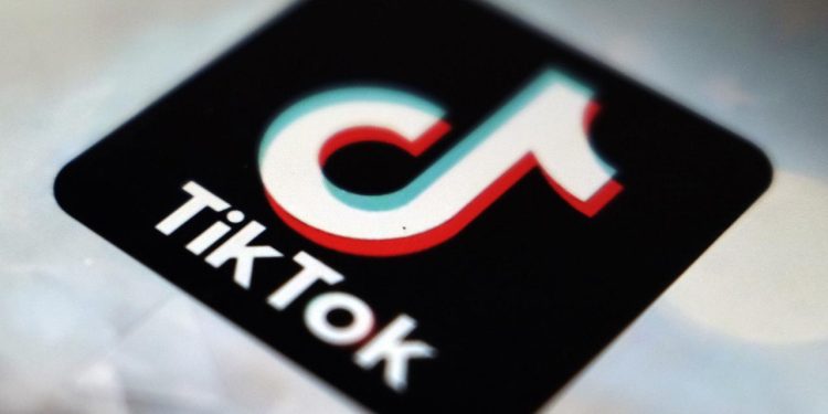 TikTok, mesajlara sesli not, fotoğraf ve video ekleme özelliği getiriyor