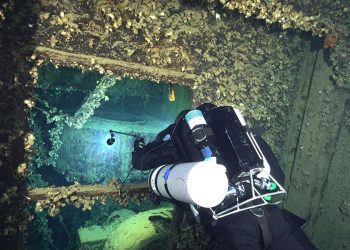 Titanikin kardeş gemisinin enkazından ilk eşyalar çıkarıldı