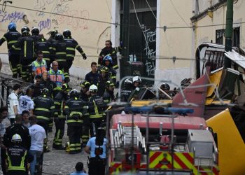 Portekiz'de tramvay raydan çıktı: 15 ölü