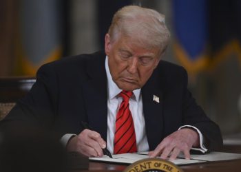 Trump, H1B çalışma vizelerine 100 bin dolarlık başvuru ücreti getirecek