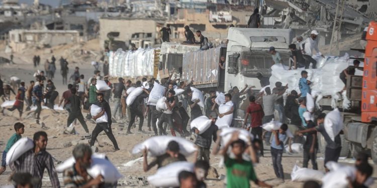 Gazzede katil İsrail açlığı silaha çevirdi: Yardım kuyruğunda vurulan genç Abdullahın dramı