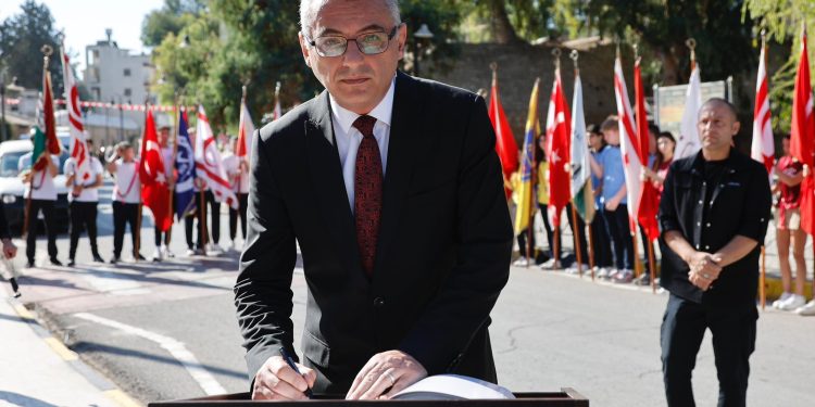 Erhürman’ın 29 Ekim mesajı: Aziz hatıranız önünde saygıyla eğiliyorum