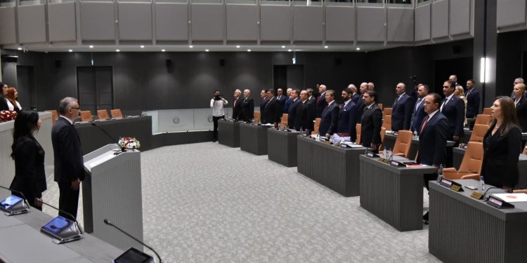 KKTC’nin 6’ncı Cumhurbaşkanı Erhürman, resmen görevine başladı!