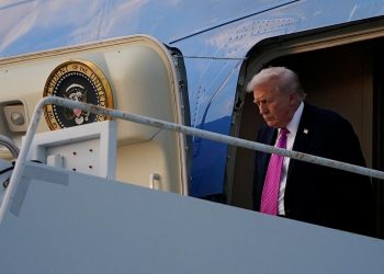 Trump'ın uçağının yakınında şüpheli yapı tespit edilmesinin ardından havalimanında güvenlik artırıldı