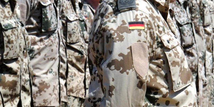 Almanya'da askerlik hizmetinin modernizasyonu tartışılıyor