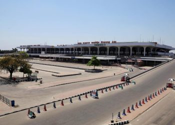 Dakka'daki uluslararası havalimanında yangın çıktı: Uçuşlar durduruldu