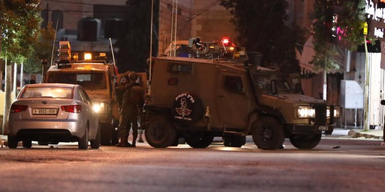 İşgalci İsrail ordusu, Batı Şeria'nın El Halil kentinin merkezine erişimi engelledi