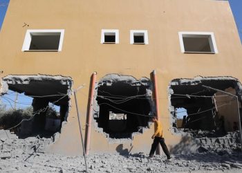 Katil İsrail ordusu, Batı Şeria'da Filistinlilere ait iki evi yıktı