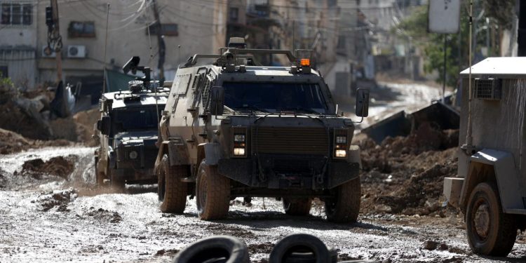 İşgalci İsrail ordusu baskın düzenlediği El Halil'de 3 Filistinli çocuğu yaraladı