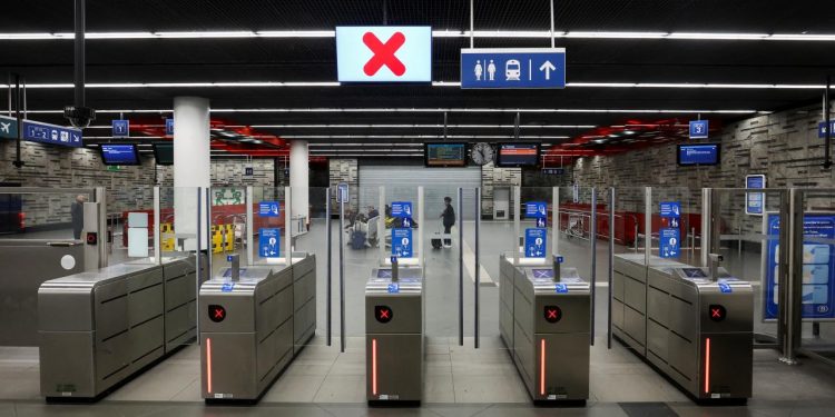 Belçika'da genel grev hayatı durma noktasına getirdi