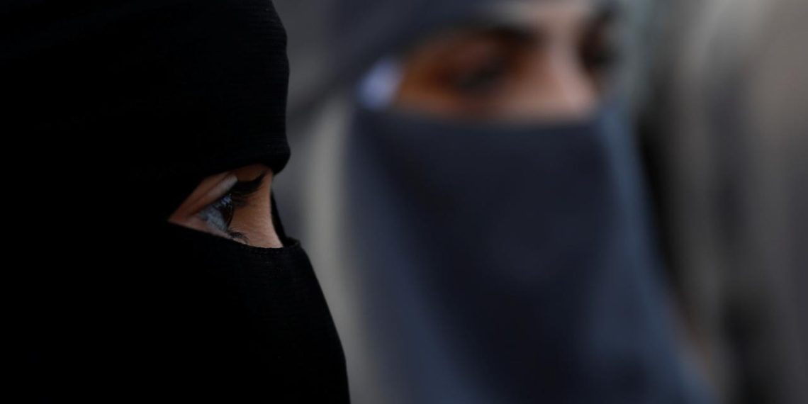 İtalya'da Başbakan Meloni'nin partisi, peçe ve burka yasağı için yasa teklifi verdi