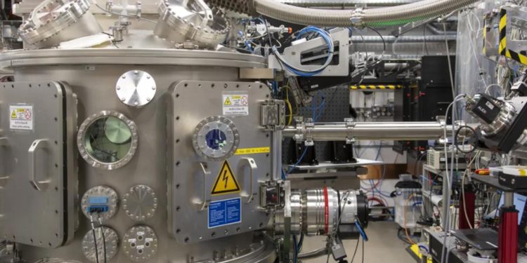 Bilim insanları yeni bir buz türü keşfetti: Oda sıcaklığında katı halde kalabiliyor