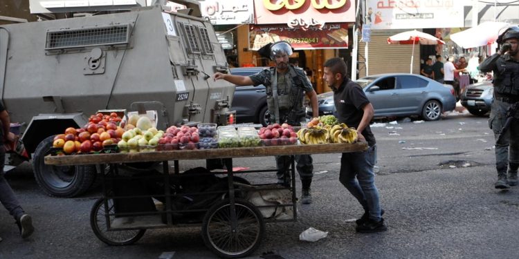 İşgalci İsrail, Yahudilerin bayramı nedeniyle El Halil'de sokağa çıkma yasağı ilan etti