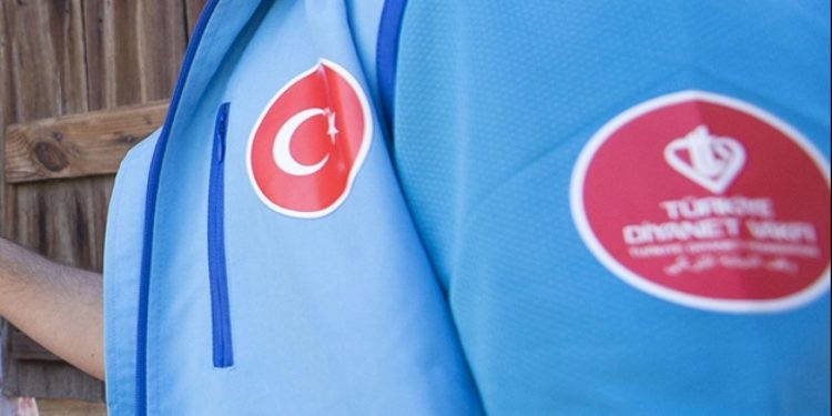 TDV'den Lübnanda 1700 yetim öğrenciye eğitim desteği