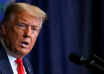 Trump, Kanada'ya uygulanan tarifeyi yüzde 10 artıracağını açıkladı